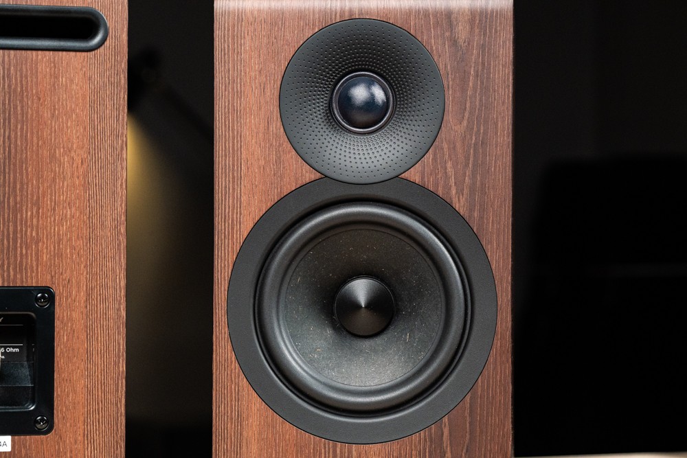 精致度随性价比一并提升：Acoustic Energy AE300 MK2 书架音箱