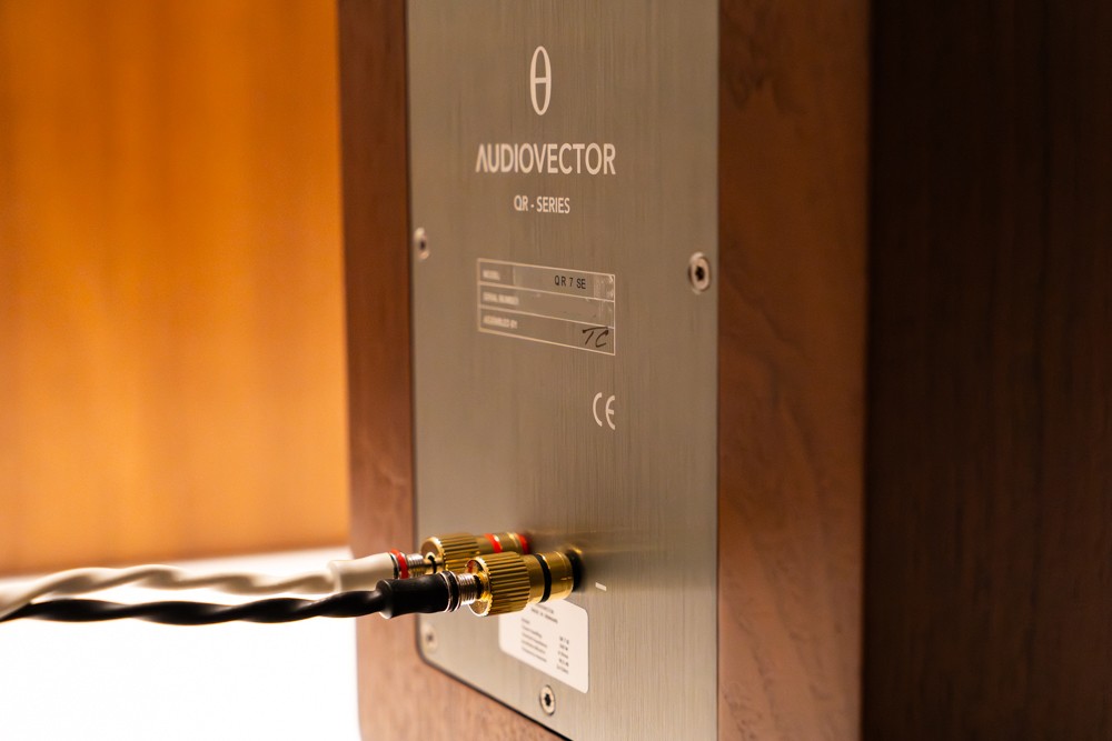 这个高音又甜又润：Audiovector QR7 SE