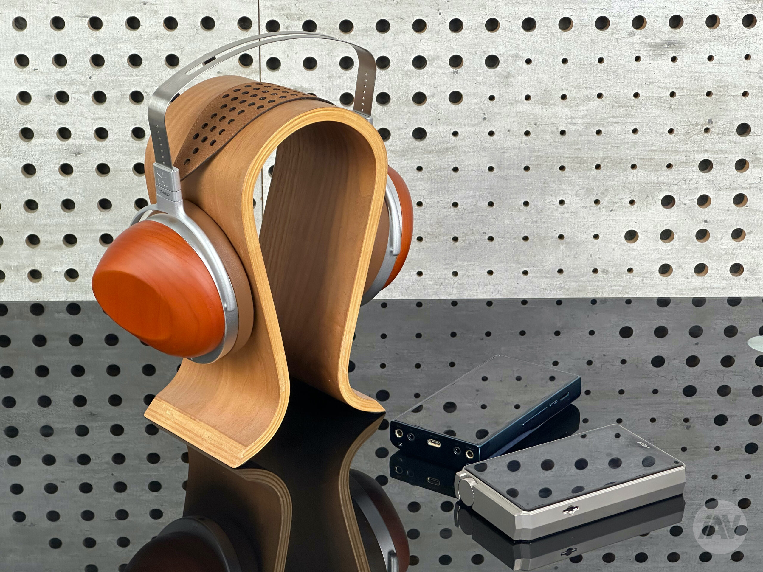推荐 | “复刻还是致敬?”HIFIMAN HE-R10P木壳耳机-影音新生活