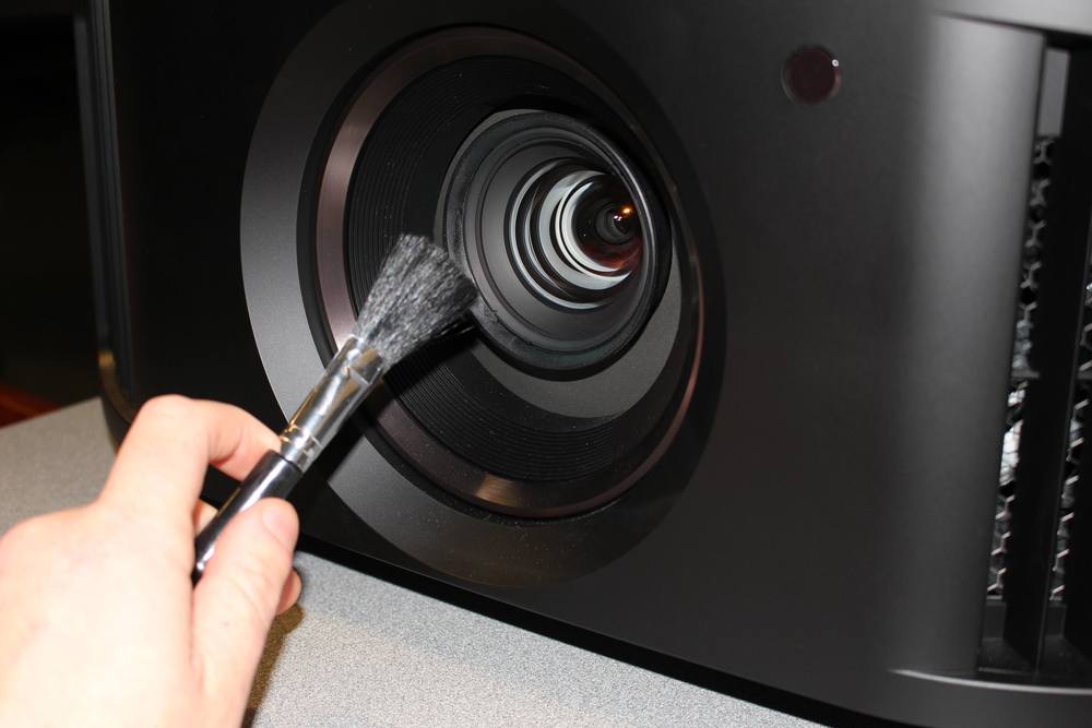 cleaning-projector-lens-the-right-way.jpg